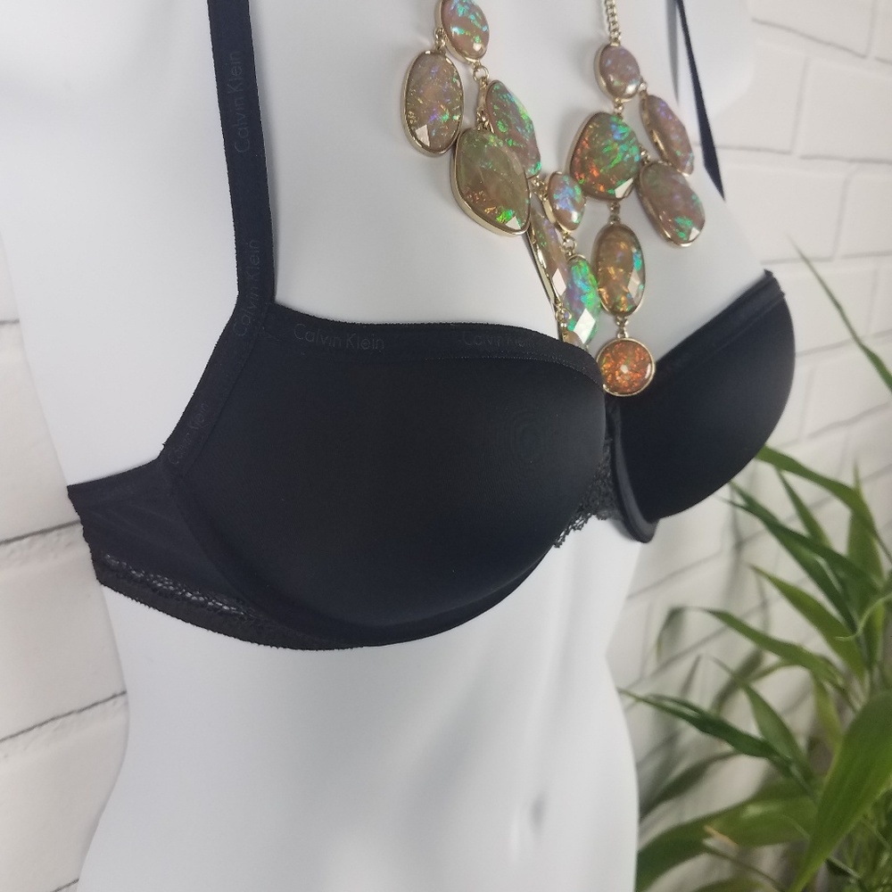 Calvin Klein Lace T-shirt Bra 32B